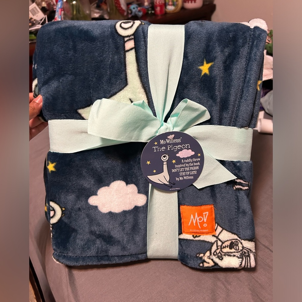 The Pigeon night blanket
